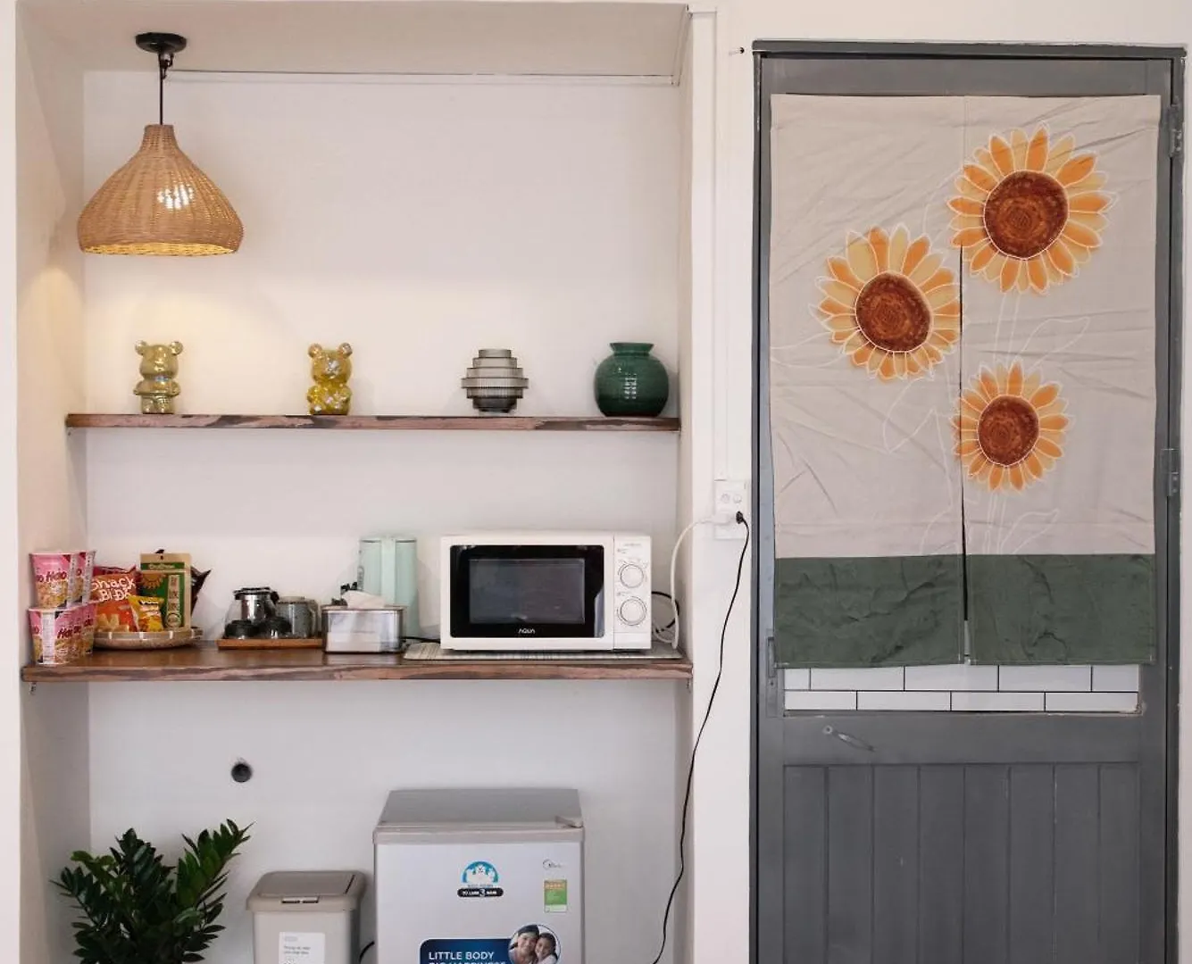 Sunflowerhome-Balcony-District1-Benthanh Market Ho Chi Minh City Apartment