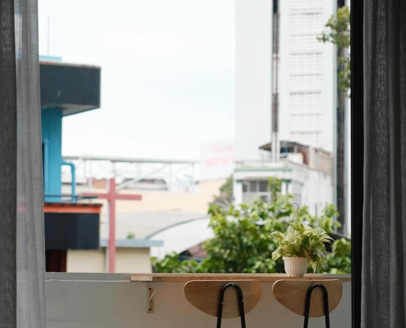Apartment Sunflowerhome-Balcony-District1-Benthanh Market Ho Chi Minh City Vietnam