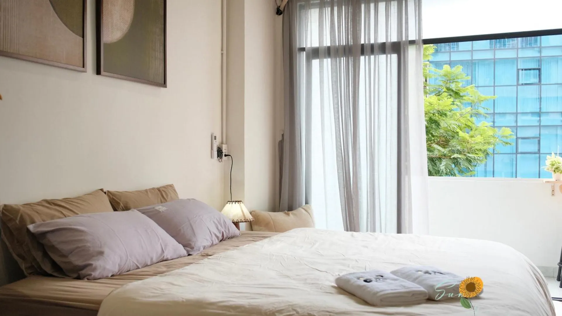 Sunflowerhome-Balcony-District1-Benthanh Market Ho Chi Minh City